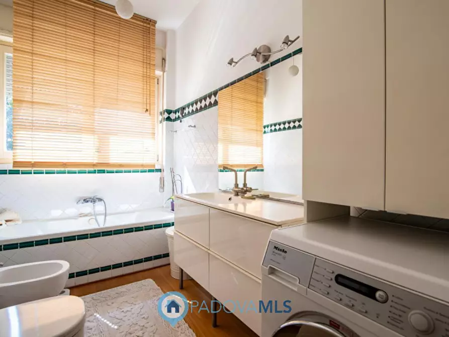 Immagine 15 di Appartamento in vendita  in Via San Gregorio Barbarigo, 36 a Padova