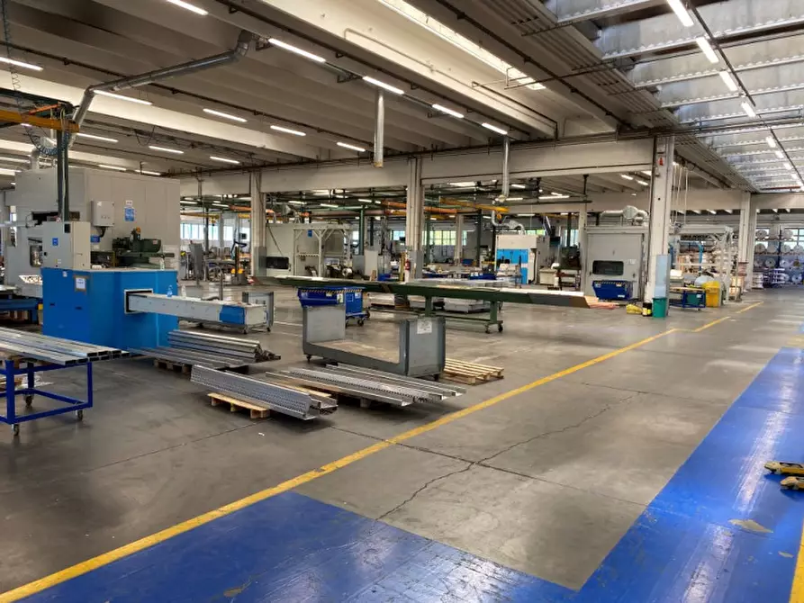 Immagine 10 di Capannone industriale in vendita  a Torreglia