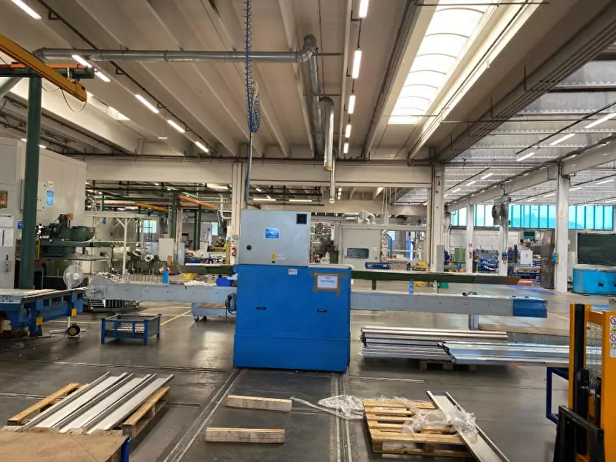 Immagine 11 di Capannone industriale in vendita  a Torreglia