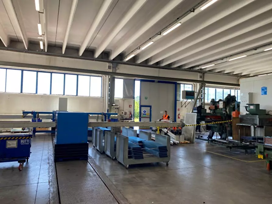 Immagine 12 di Capannone industriale in vendita  a Torreglia