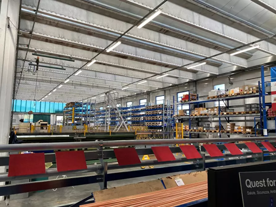 Immagine 13 di Capannone industriale in vendita  a Torreglia