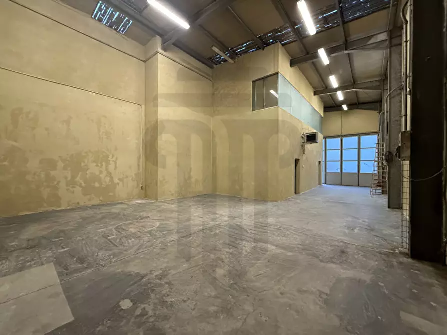 Immagine 3 di Capannone industriale in affitto  in Zona Produttiva Vurza - Gewerbezone Wurzer a Laives .Leifers.