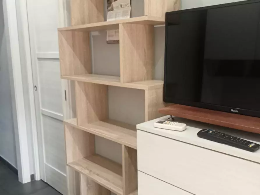 Immagine 10 di Camera in affitto  in Via Giustiniano a Napoli