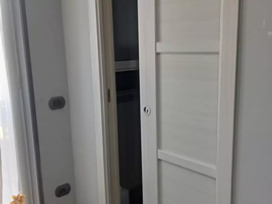 Immagine 13 di Camera in affitto  in Via Giustiniano a Napoli