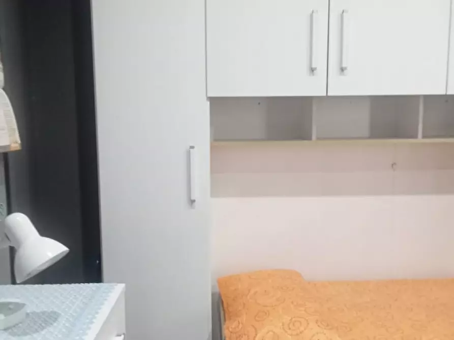 Immagine 18 di Camera in affitto  in Via Giustiniano a Napoli