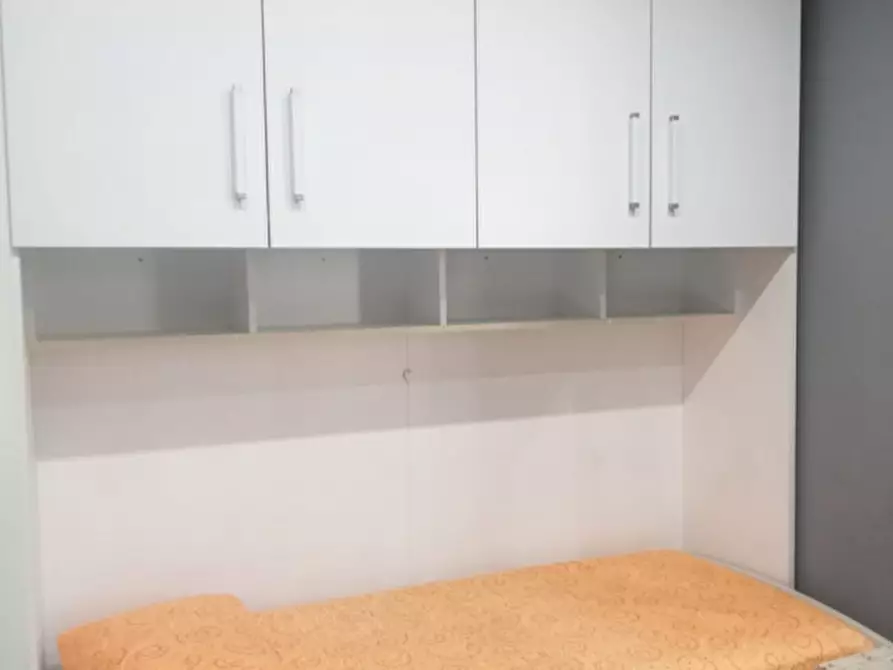 Immagine 26 di Camera in affitto  in Via Giustiniano a Napoli