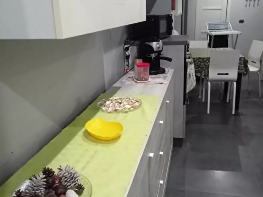 Immagine 31 di Camera in affitto  in Via Giustiniano a Napoli