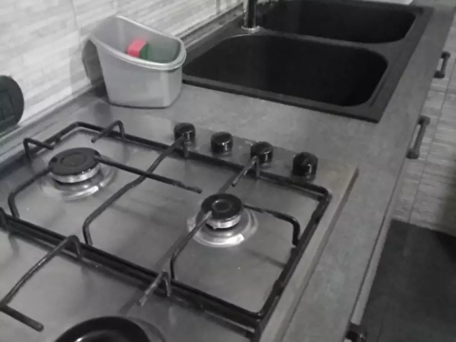 Immagine 34 di Camera in affitto  in Via Giustiniano a Napoli