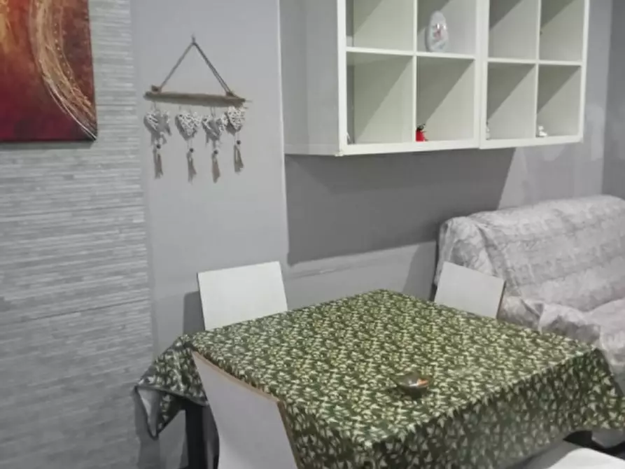 Immagine 36 di Camera in affitto  in Via Giustiniano a Napoli