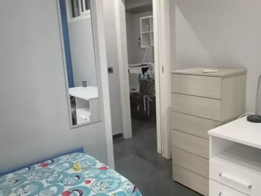 Immagine 61 di Camera in affitto  in Via Giustiniano a Napoli
