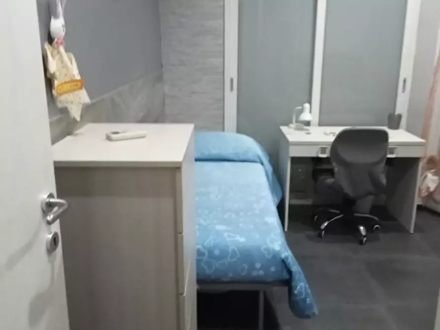 Immagine 67 di Camera in affitto  in Via Giustiniano a Napoli