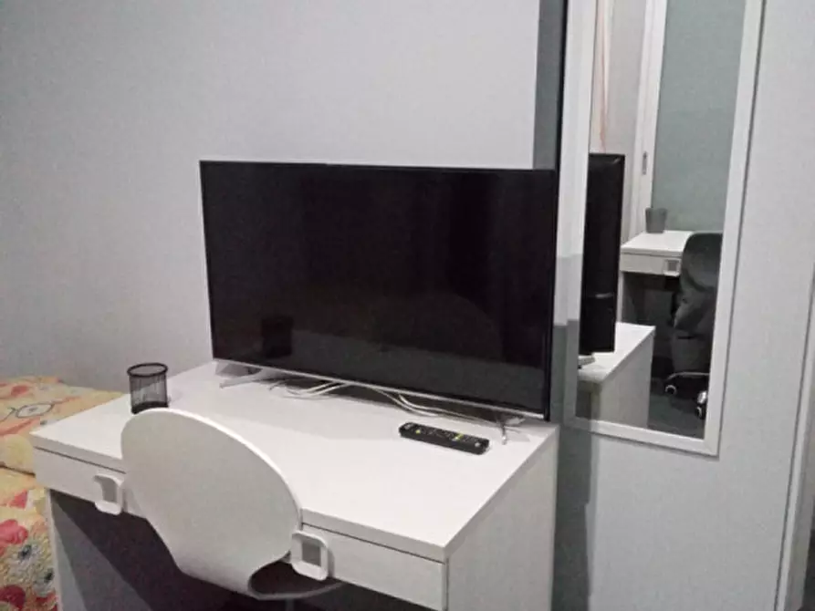 Immagine 71 di Camera in affitto  in Via Giustiniano a Napoli