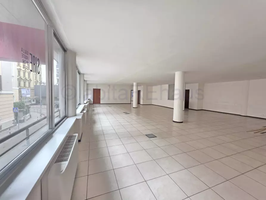 Immagine 2 di Ufficio in affitto  in Via Francesco Crispi - Francesco-Crispi-Straße a Bolzano