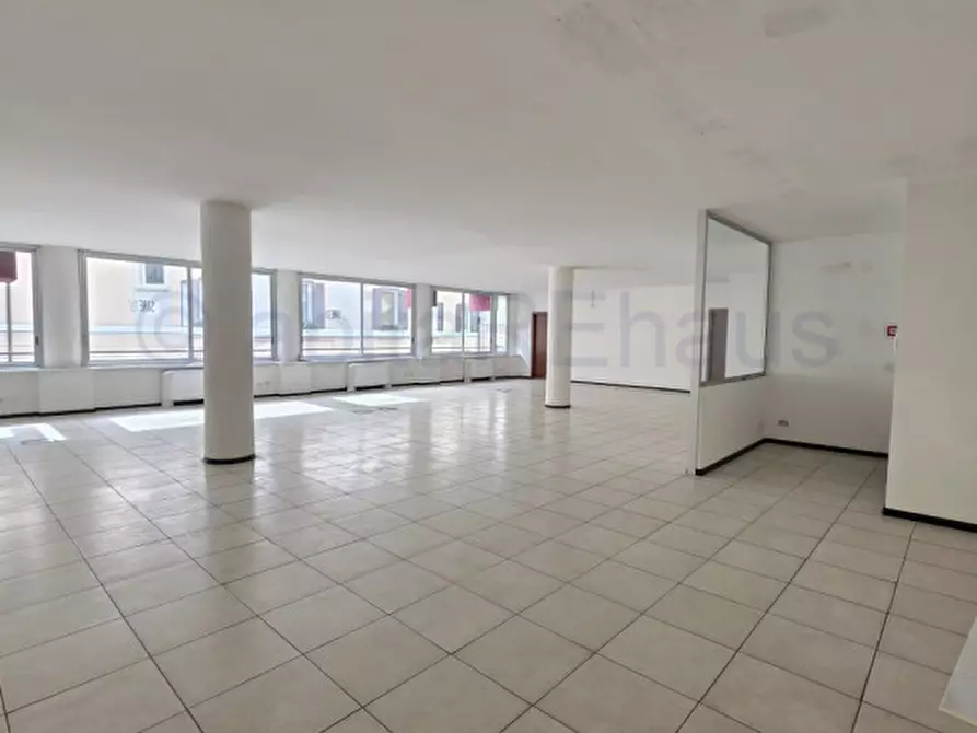 Immagine 7 di Ufficio in affitto  in Via Francesco Crispi - Francesco-Crispi-Straße a Bolzano