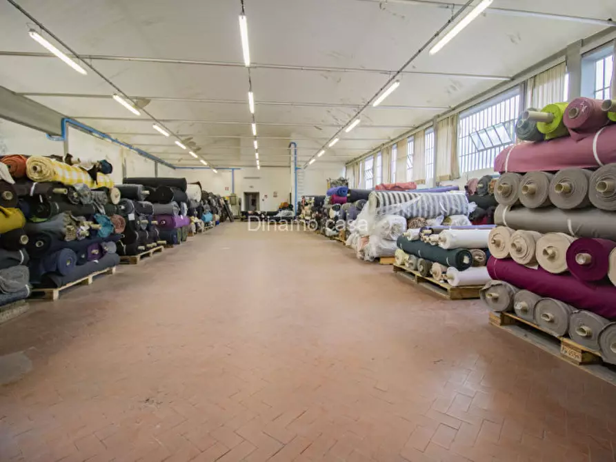 Immagine 6 di Magazzino in vendita  a Prato