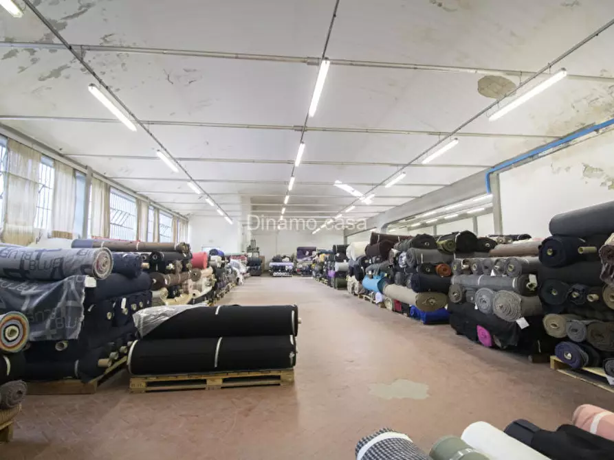 Immagine 7 di Magazzino in vendita  a Prato