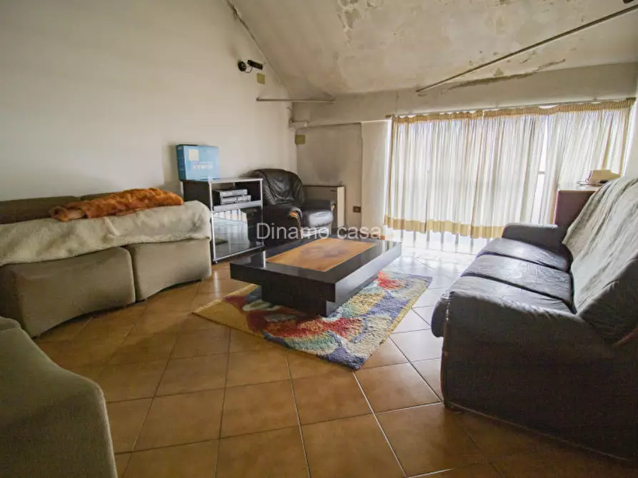 Immagine 9 di Magazzino in vendita  a Prato