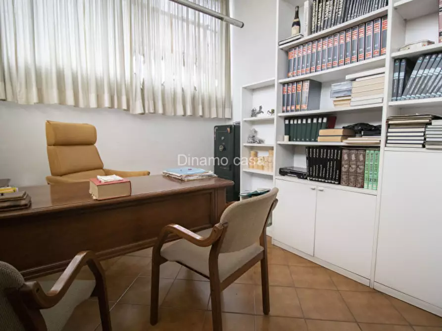 Immagine 11 di Magazzino in vendita  a Prato