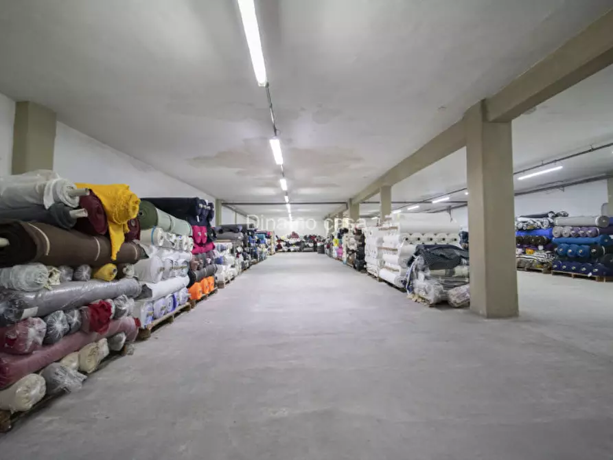 Immagine 15 di Magazzino in vendita  a Prato