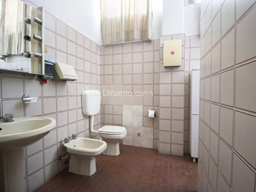 Immagine 16 di Magazzino in vendita  a Prato