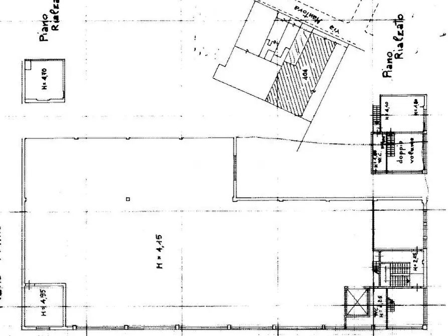 Immagine 19 di Magazzino in vendita  a Prato