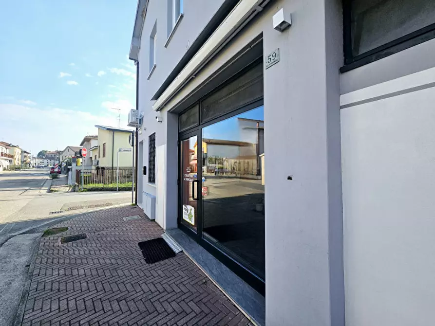 Immagine 2 di Negozio in vendita  in VIA IV NOVEMBRE a Ospedaletto Euganeo