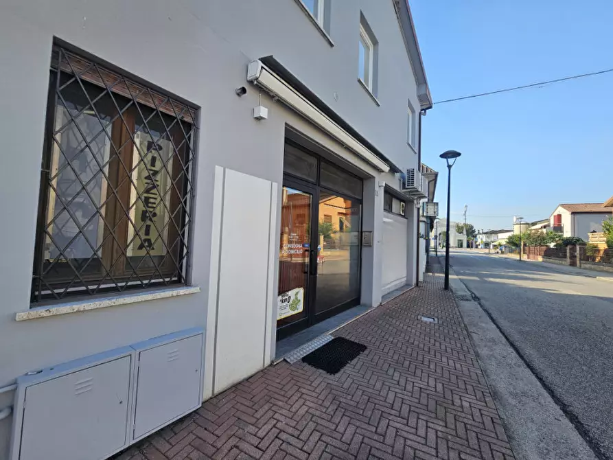 Immagine 3 di Negozio in vendita  in VIA IV NOVEMBRE a Ospedaletto Euganeo