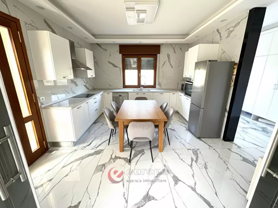 Immagine 1 di Casa indipendente in vendita  a Vicenza