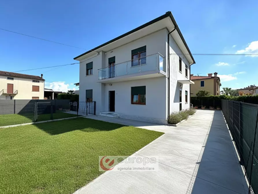 Immagine 3 di Casa indipendente in vendita  a Vicenza