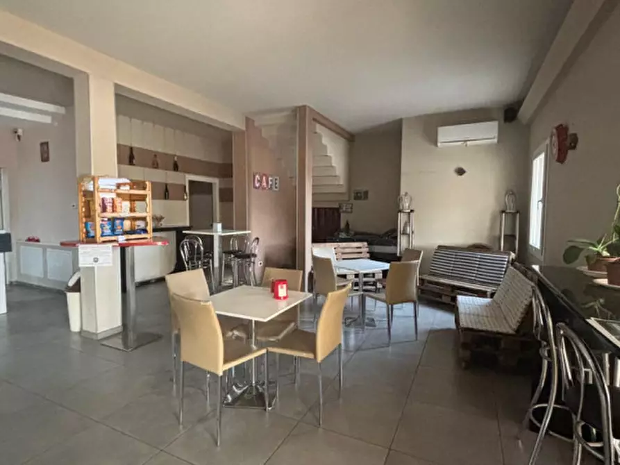 Immagine 1 di Attività commerciale in affitto  a Lendinara