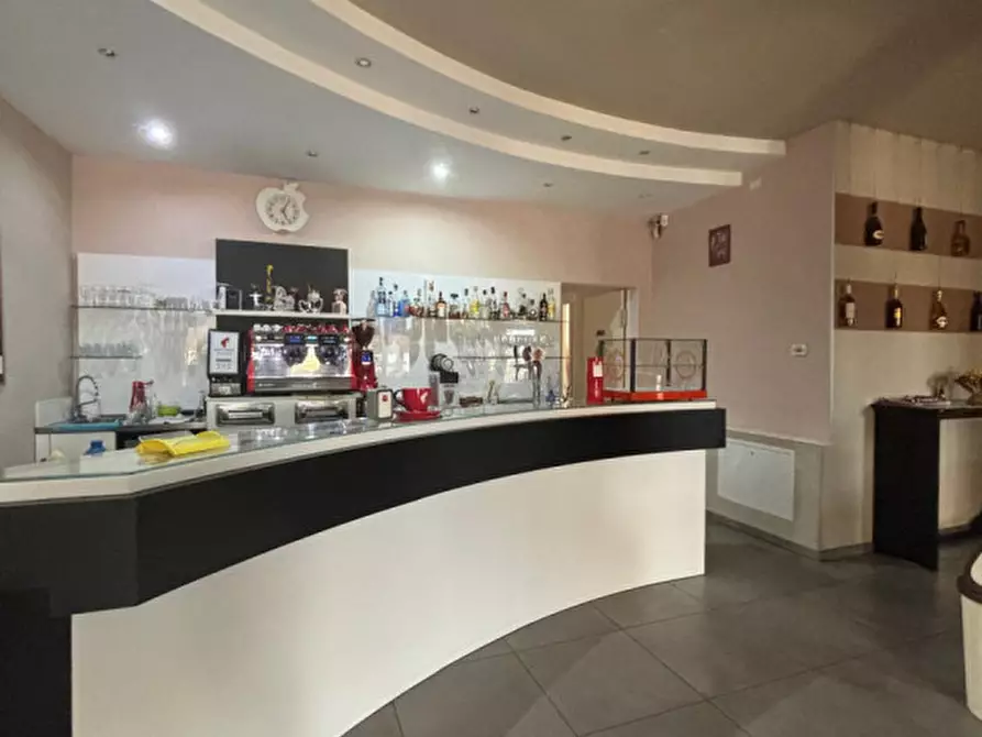 Immagine 3 di Attività commerciale in affitto  a Lendinara