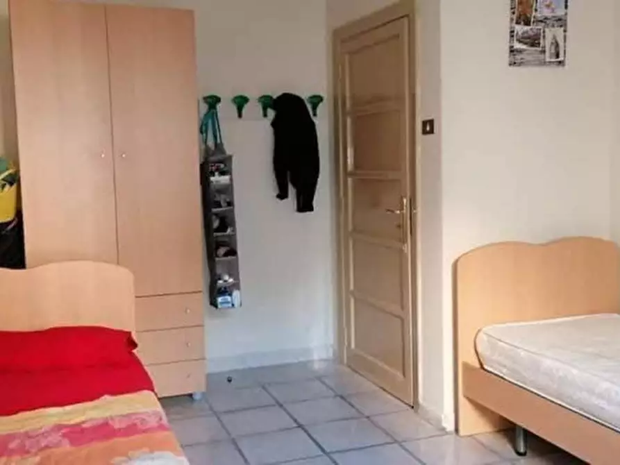 Immagine 8 di Camera in affitto  in via luigi la vista 3 a Napoli
