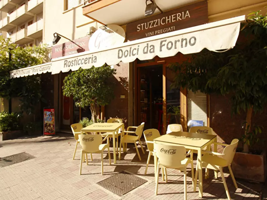 Immagine 2 di Negozio in vendita  in Piazza Generale Antonio Cascino n. 169/170 a Palermo