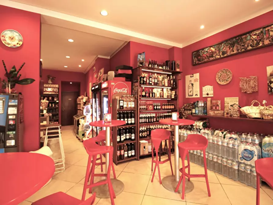 Immagine 4 di Negozio in vendita  in Piazza Generale Antonio Cascino n. 169/170 a Palermo