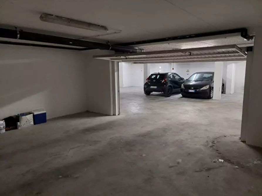 Immagine 1 di Garage in vendita  in Via Manin 1 a Schio
