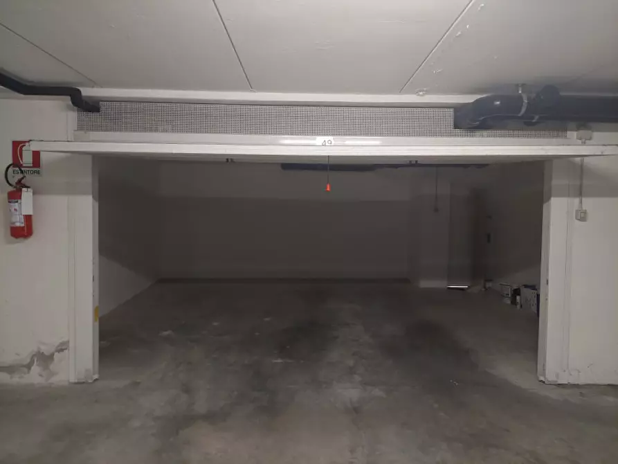 Immagine 2 di Garage in vendita  in Via Manin 1 a Schio