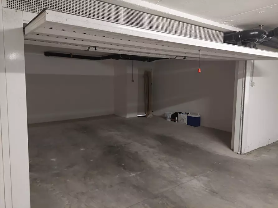 Immagine 3 di Garage in vendita  in Via Manin 1 a Schio