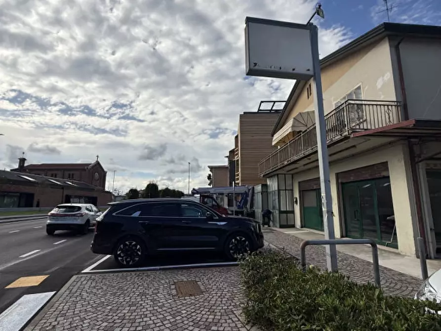 Immagine 2 di Negozio in vendita  a Noventa Padovana