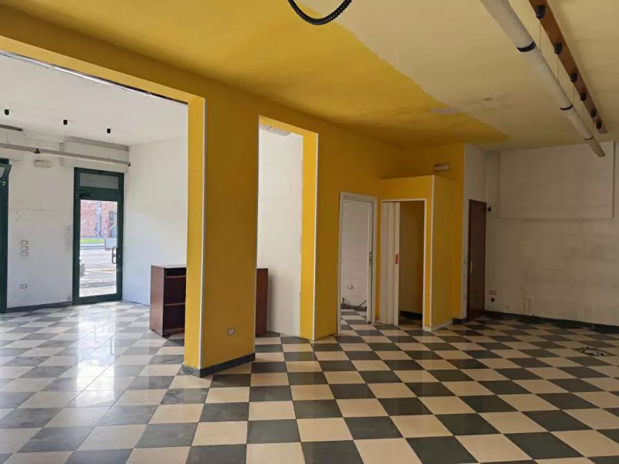 Immagine 7 di Negozio in vendita  a Noventa Padovana