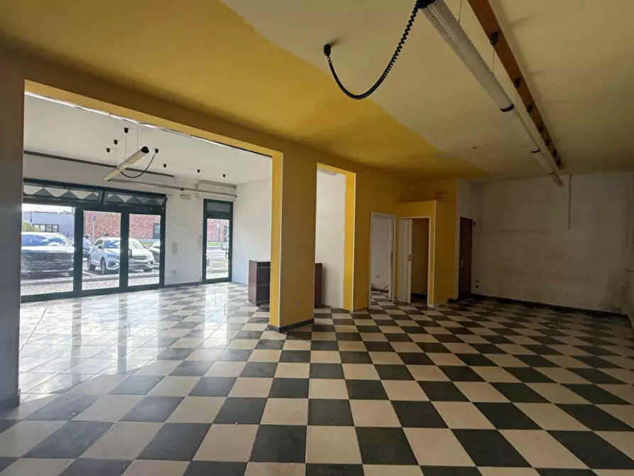 Immagine 11 di Negozio in vendita  a Noventa Padovana