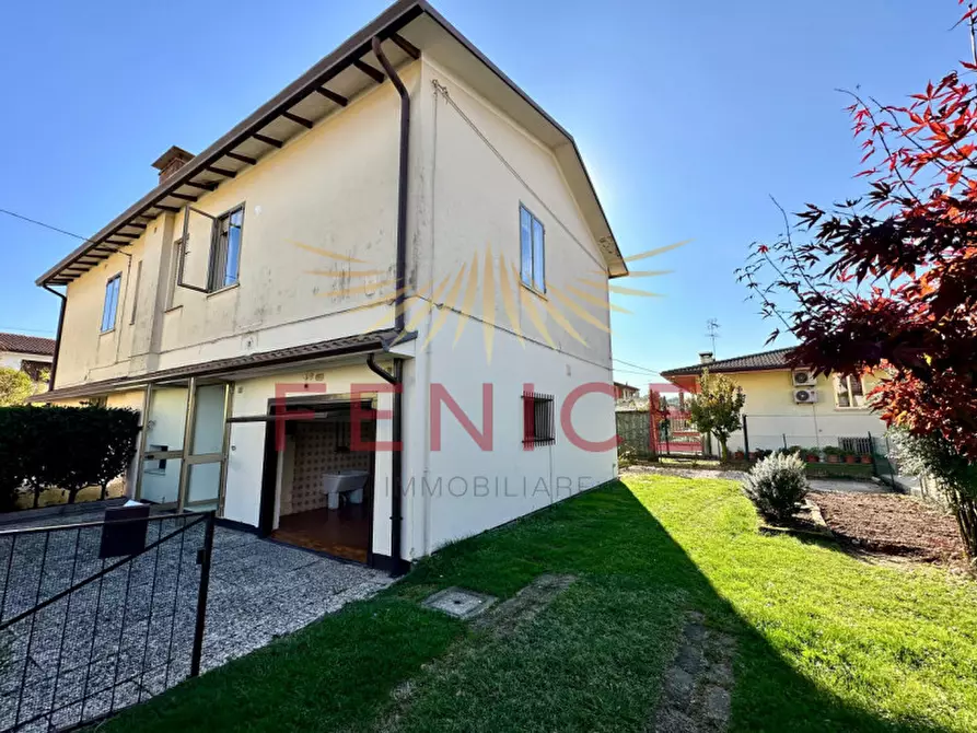 Immagine 1 di Casa bifamiliare in vendita  in Via Maffei 22 a Montebelluna
