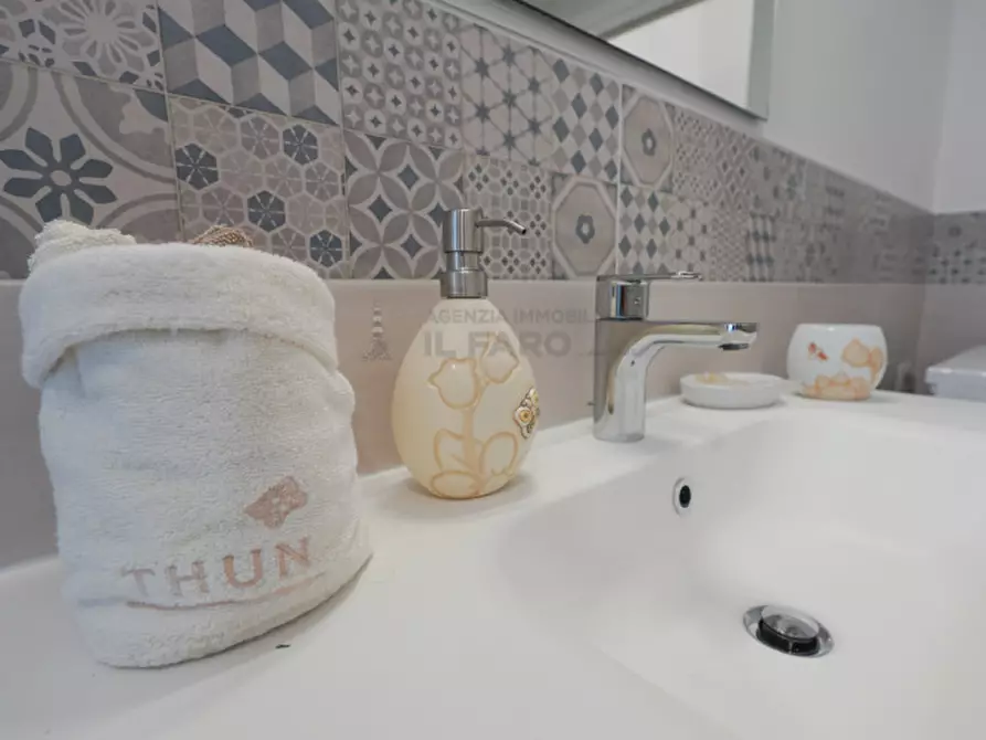 Immagine 8 di Appartamento in vendita  in Via Brigata Sassari a La Maddalena