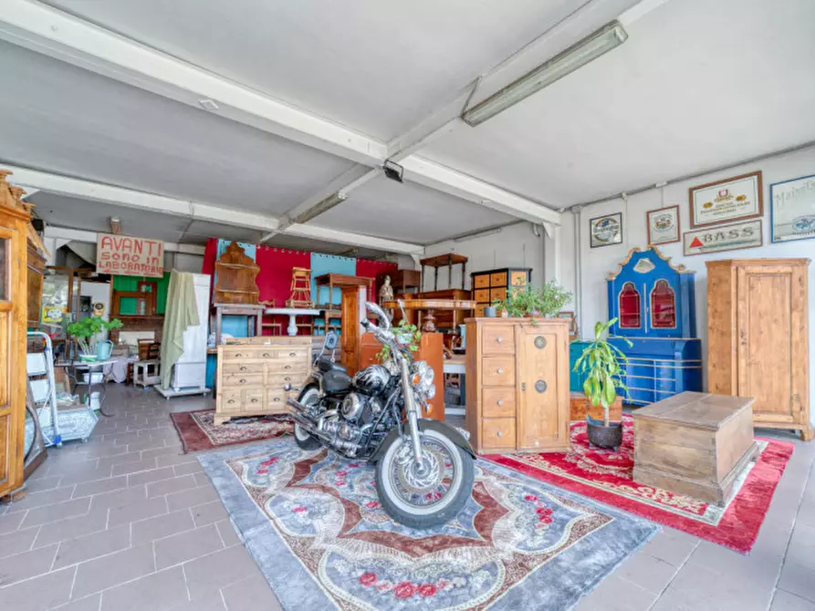 Immagine 5 di Magazzino in vendita  in Via Brentella a Selvazzano Dentro