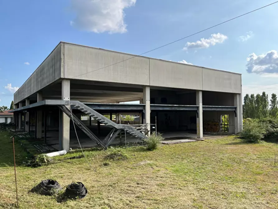 Immagine 1 di Attività commerciale in vendita  in Via Montesordo, 22072 Cermenate CO, Italia a Cermenate