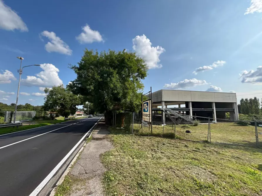 Immagine 8 di Attività commerciale in vendita  in Via Montesordo, 22072 Cermenate CO, Italia a Cermenate