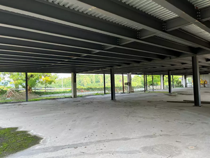 Immagine 15 di Attività commerciale in vendita  in Via Montesordo, 22072 Cermenate CO, Italia a Cermenate