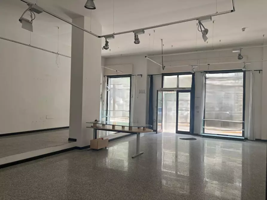 Immagine 2 di Negozio in vendita  a Cagliari