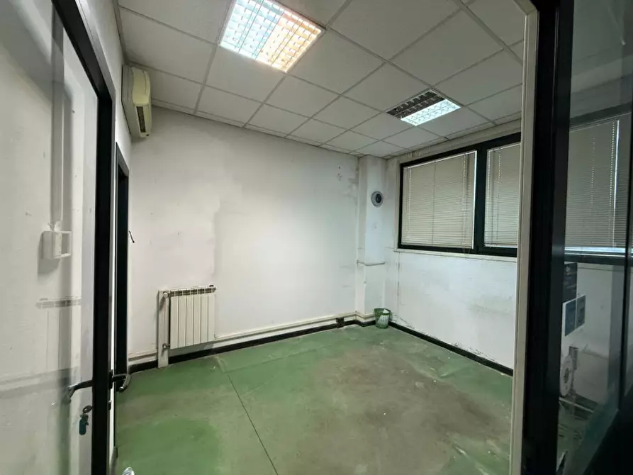 Immagine 5 di Attività commerciale in affitto  in Via dell'Artigianato 29 a Livorno