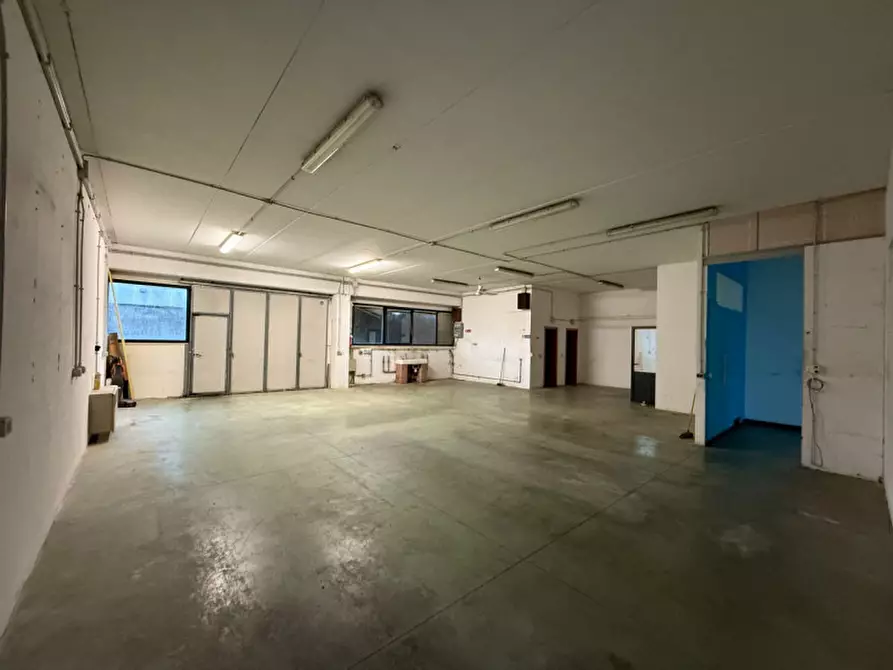 Immagine 7 di Attività commerciale in affitto  in Via dell'Artigianato 29 a Livorno