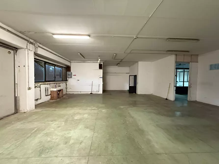 Immagine 8 di Attività commerciale in affitto  in Via dell'Artigianato 29 a Livorno